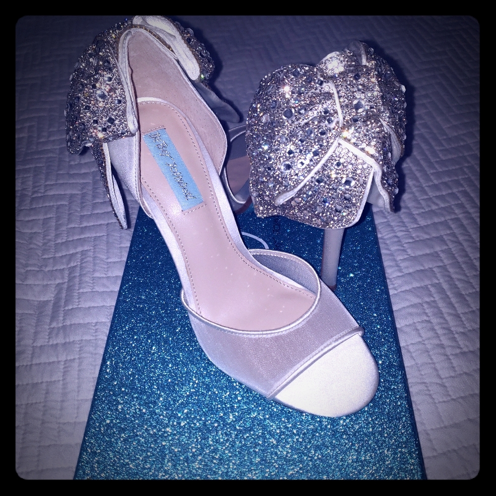 Betsy Johnson Ivory Diamond Bow Shoes